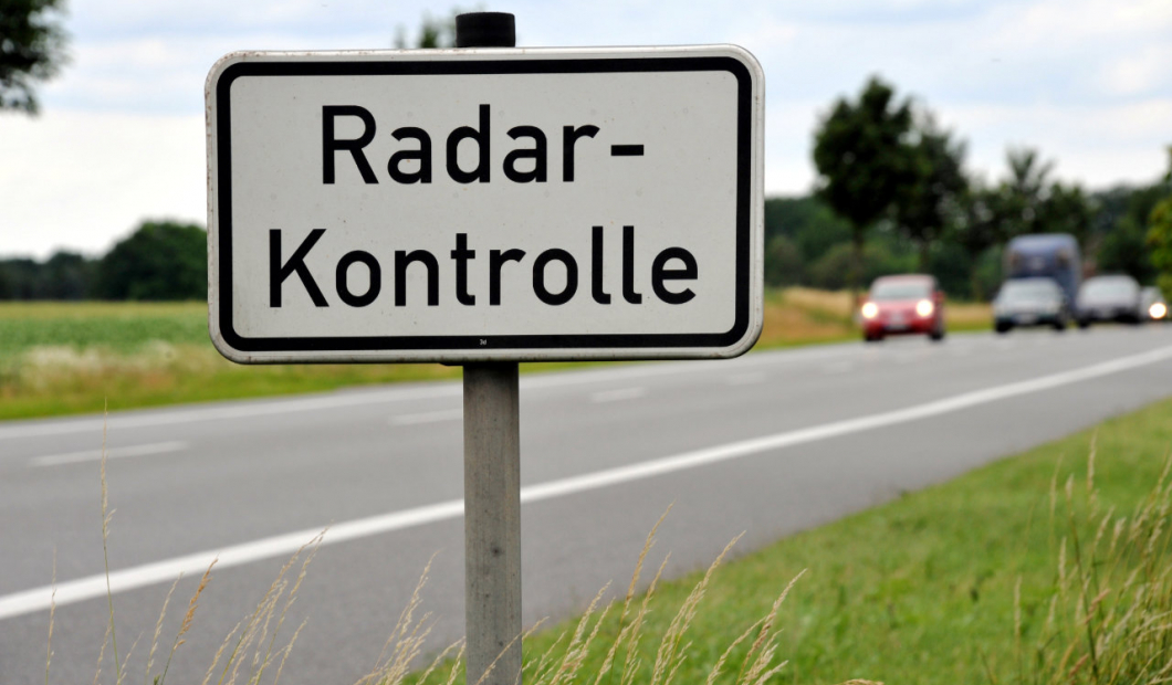 Verkehrsrecht - Keine Nachprüfbarkeit von Messungen mit LEIVTEC XV3 mit wirtschaftlich angemessenem Aufwand - Verfahrenseinstellung
